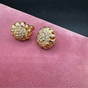 NWT Vintage Sparkly Gold Tone Dome Shaped Screw back Earrings